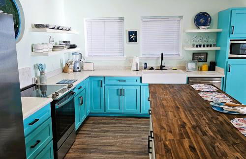 Summer's Little Bay Getaway - Photo 24