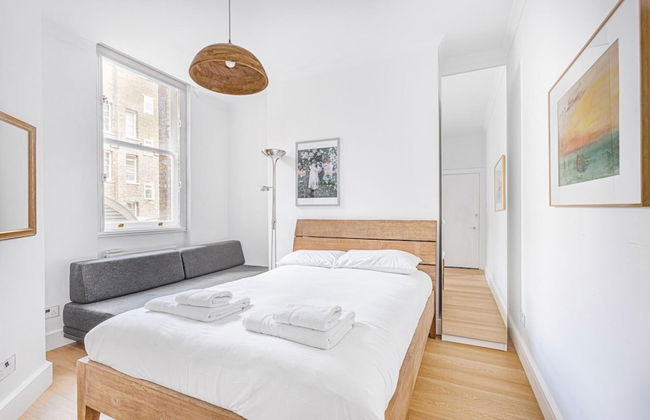 Contemporary Flat in the Centre of Fitzrovia - Photo 2