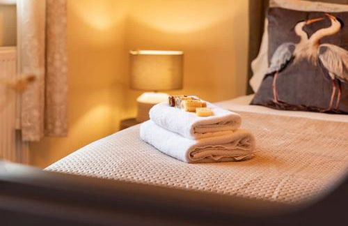 Great 3 bed Handbridge home Sleeps 6 EV Charger - Photo 15