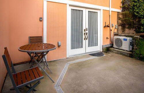 The Carriage House Chic Treetop Loft and Hot Tub - Foto 16