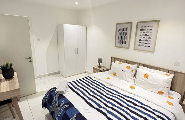 Embassy Gardens Apartment - Photo 21