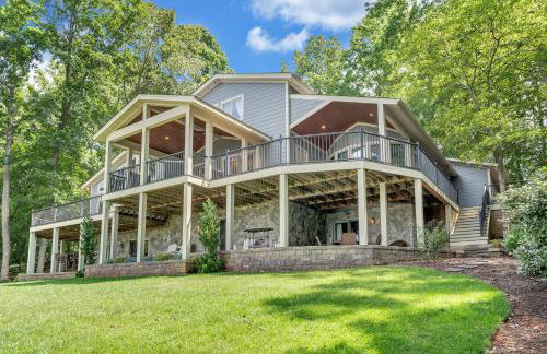 Private Lakefront Oasis - 5 Bedroom, Private Dock, & Firepit - Foto 1