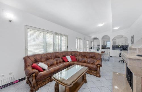 Villa Almas with swimming pool, tennis court, sauna, gym, grill house - Foto 33