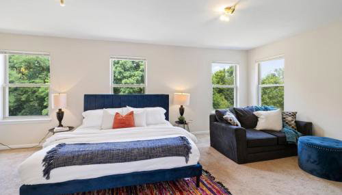 Quiet Suburban Home with Art Deco Flair - Foto 5