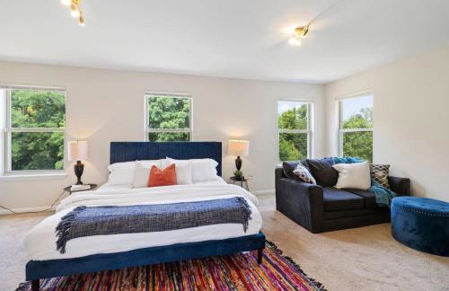 Quiet Suburban Home with Art Deco Flair - Foto 5