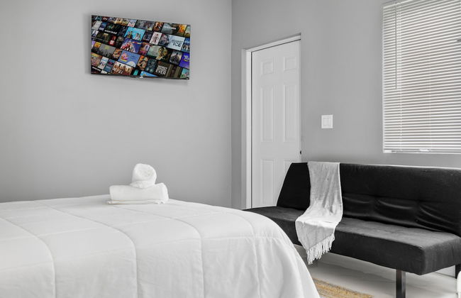 Charming Studio 5 Minutes From Wynwood - Photo 3