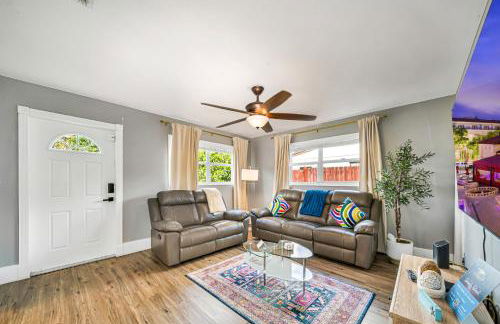 Heated Pool Spa BBQ Pool Table WiFi Near Beach-Downtown Fun - Foto 5