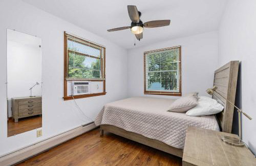 Lakefront Home on Pike Lake with Private Dock and Firepit - Foto 8