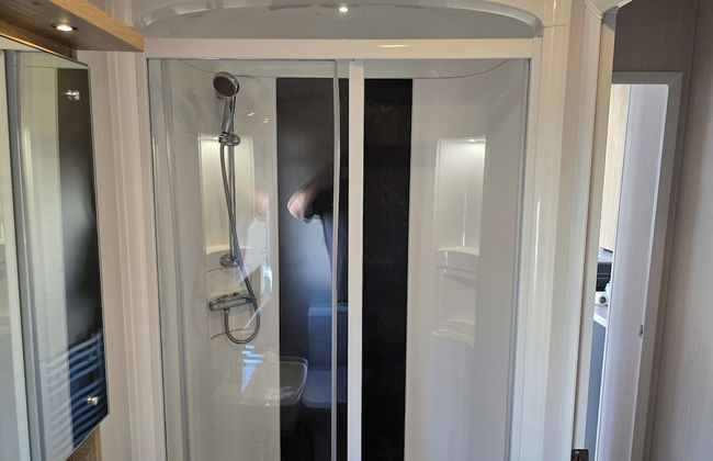 3 Bed-sleeps 8-free Parking-5 Min to Beach - Photo 14