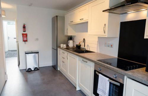 School Lodge - Photo 17