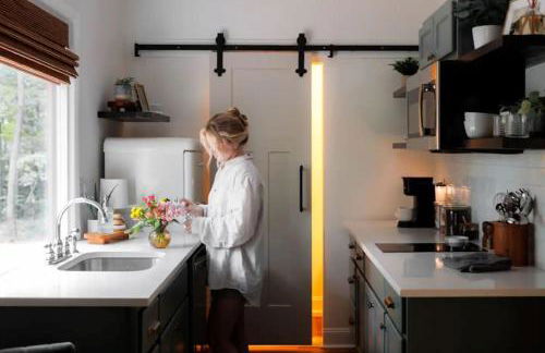 The Hillside Retreat - Cozy container home with Hot tub and Fire pit - Photo 16