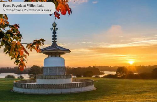 Prime Location - 4 Bedroom 3 Bathroom House - Sleeps up to 8 - Free Parking, Fast Wifi, Balcony, Smart TV and Private Garden by Yoko Property - Foto 34