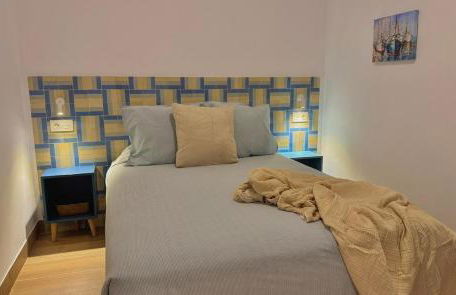 Stunning Home, AC, Beach, Backyard, 4 BR - Photo 25