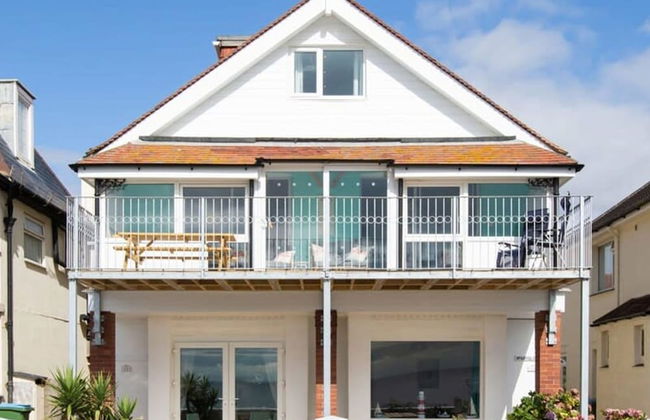 Absolute Beachfront With Decked Garden Oasis and Views - Foto 1