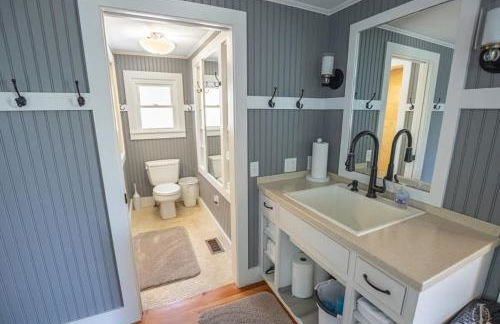 Beautiful Home 30 Feet from the Sand at Spofford Lake! - Foto 19