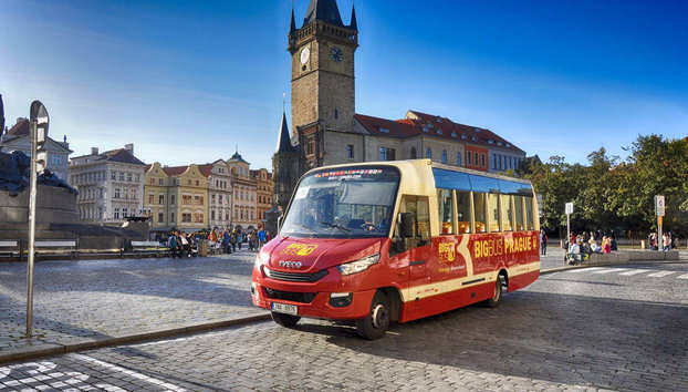 Autobús turístico de Praga, Big Bus - Foto 5, El autobús en la Plaza de la Ciudad Vieja
