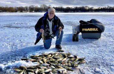 Lakefront Oak Cottage Hot Tub & Fire Pit - Foto 28