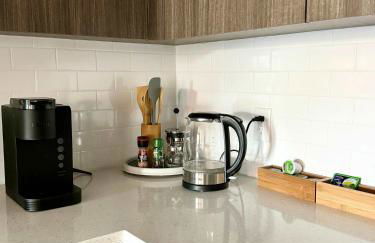 NEW Modern Condo FREE Parking & High Speed Wifi - Foto 34