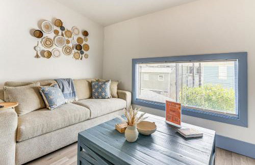 Walk to The Strand Historic Family Base with Yard! - Foto 23