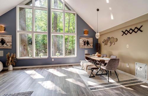 Modern Cabin w/Hot Tub & Fire Pit! - Foto 15