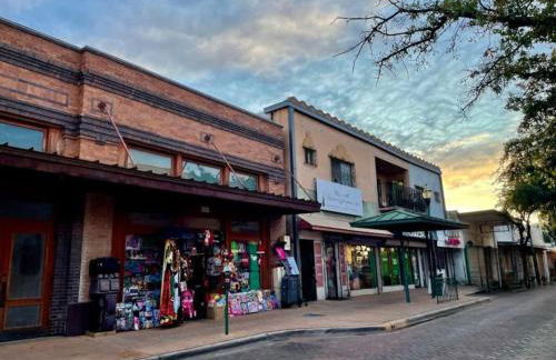 Walk to outlets free designated parking - Foto 7