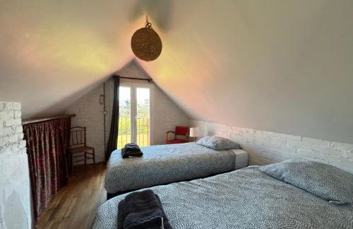 Maison de campagne lumineuse spacieuse dans impasse au calme a proximité d'un chateau deux vérandas grand jardin cabane pour vélos, pres Port en Bessin et Bayeux, proche plages du débarquement - Foto 20