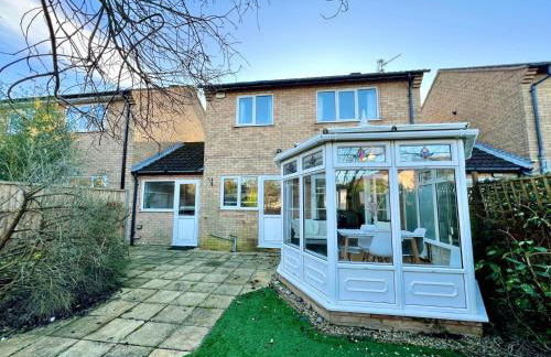 J&J stays 5 bedroom detached house in Peterborough with parking - Photo 41