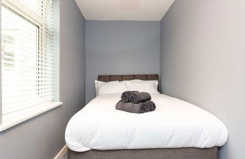 Modern & Stylish 3 Bedroom Home in Peterborough - Photo 6