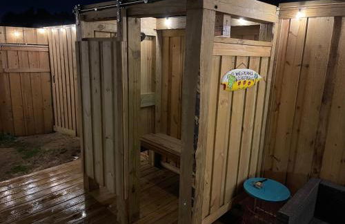 Destin-y 30A Beach Retreat Self Checkin - Huge Private Backyard Deck with Outdoor Shower - Foto 37