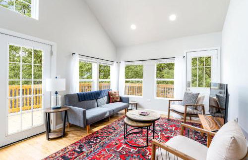 Loft Cabin w, Hot Tub, Fire Pit, Huge Deck & WiFi! - Foto 6