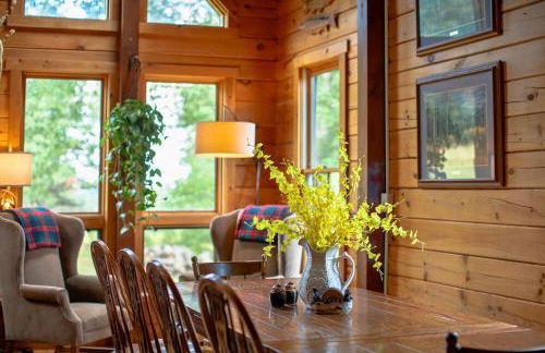 Rustic Ridge Log Cabin: Hot Tub, Games, Views! - Foto 6