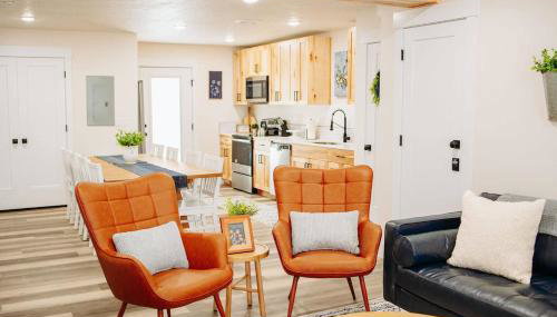 Creekside Cabins- Birch stylish stay w views - Foto 1