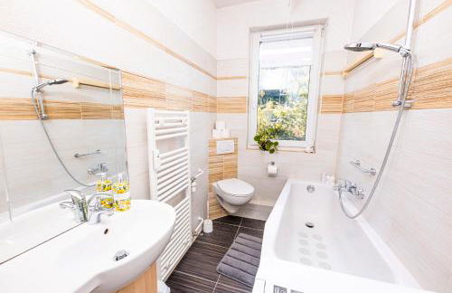 Große Wohnung mit Balkon, Waschmaschine und Smart TV - Foto 20