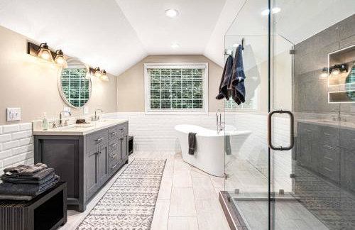 15 Minutes to Asheville! Spacious 7BR Luxury Home | Pool | Hot Tub | Game Room - Foto 42