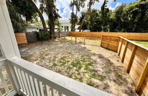 Newest Cottage Downtown. Pet Yes - Photo 17