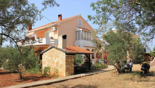 Apartments by the sea Sutomiscica, Ugljan - 912 - Foto 1