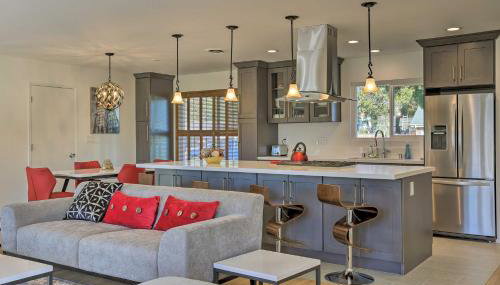 Oceanside Home with Patio and Grill, Walk to Beach! - Foto 5