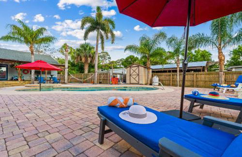 Tropical Oasis- Pickleball, Pool, Hot Tub- 15 min to beach - Photo 57