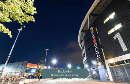 Detached House - Prime Location - Free Parking, Fast Wifi and Smart TVs with Sky TV and Netflix by Yoko Property - Foto 42