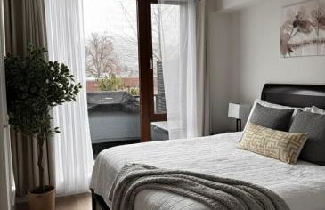 Lakeside luxury with hot tub and pool - Foto 16