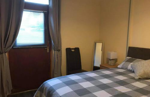 No 5 Newly refurbished 4 bedroom house - Foto 8