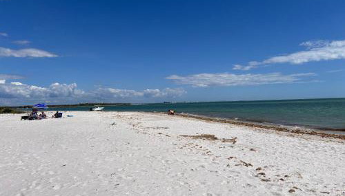 Heated Pool Home steps to the beach - Foto 3