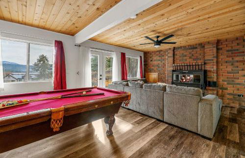 Family Fun Cabin - Mountain home with Game Room, Hot Tub and Lake Views! - Foto 16