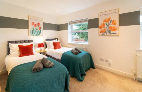 Modern 4-Bedroom Home, Ideal for Relocation, Ideal for Leisure Stays, Guests 8, Free WiFi - Foto 2