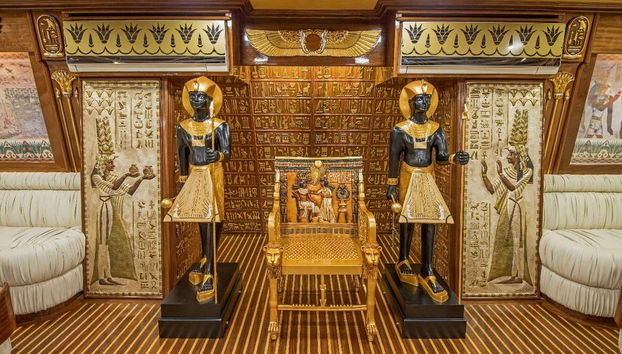 Look at the decoration!