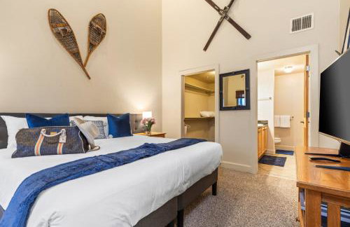 KBM Resorts Crestview Condos Spacious condo near Olympic Park with gas fireplace year-round pool hot tub city wide shuttle access. CVC-308B - Foto 25