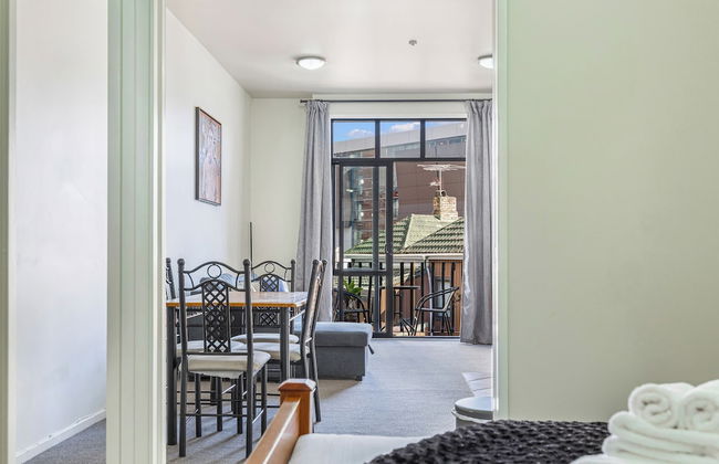 1BR Grey Lynn Haven+Parking, Balcony Zodiak Stays - Foto 3