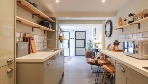 Artists Hideaway - Photo 3