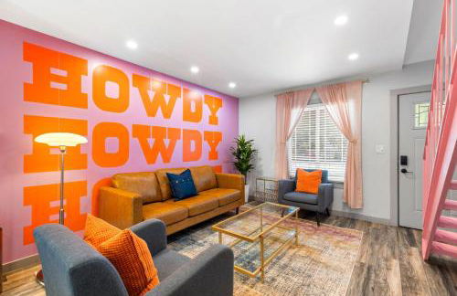 Ladybird Pink Palace SoCo Dream Townhome! - Foto 1