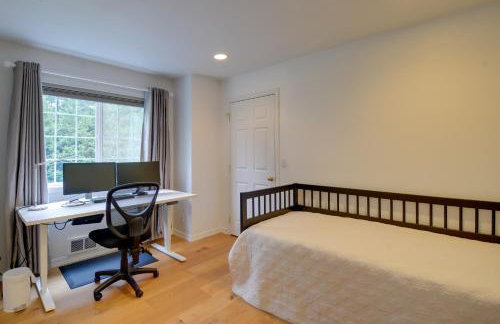 Central 4-Acre Cottage with Deck Walk to Bay! - Foto 15